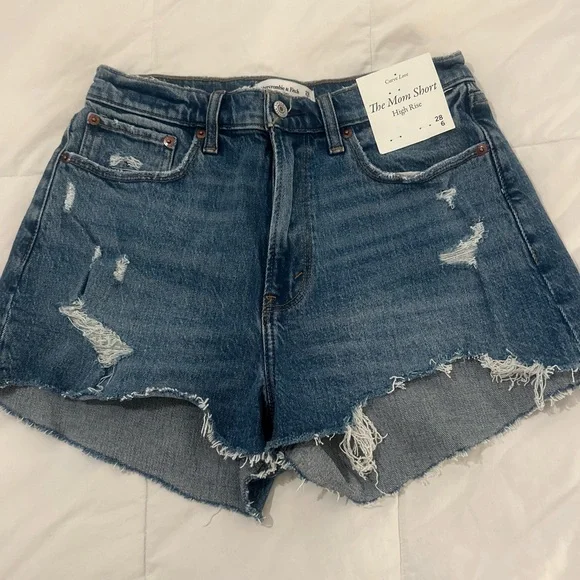 NWT- Abercrombie The Mom Denim Shorts Curve Love - Picture 2 of 4